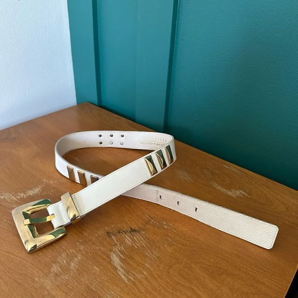 The Limited Women’s 80s Vintage White Pebbled Leather Large Gold Tone Oblong Stu